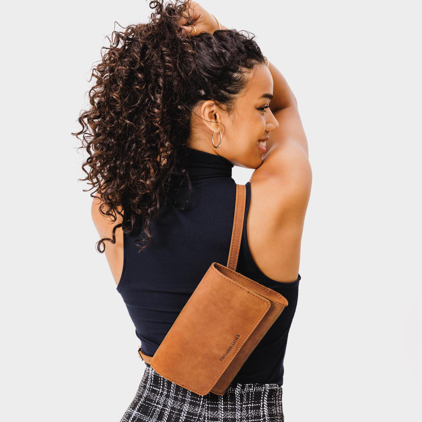  Dakota | Petite bag with magnetic flap closure and adjustable belt strap