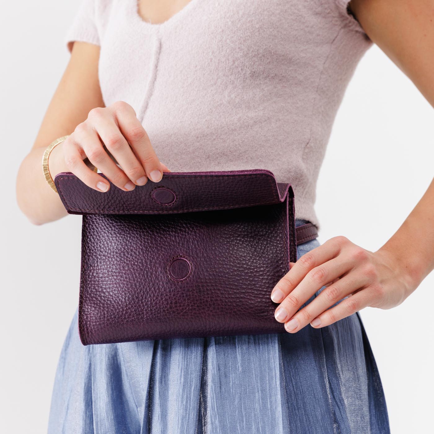  Plum | Petite bag with magnetic flap closure and adjustable belt strap