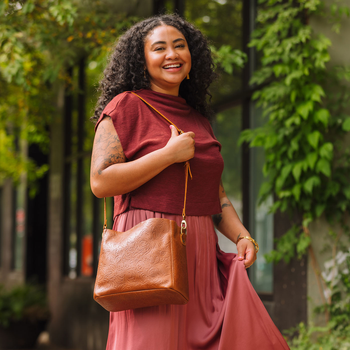  Meadow | symmetrical bucket bag with latch closure and removable crossbody strap