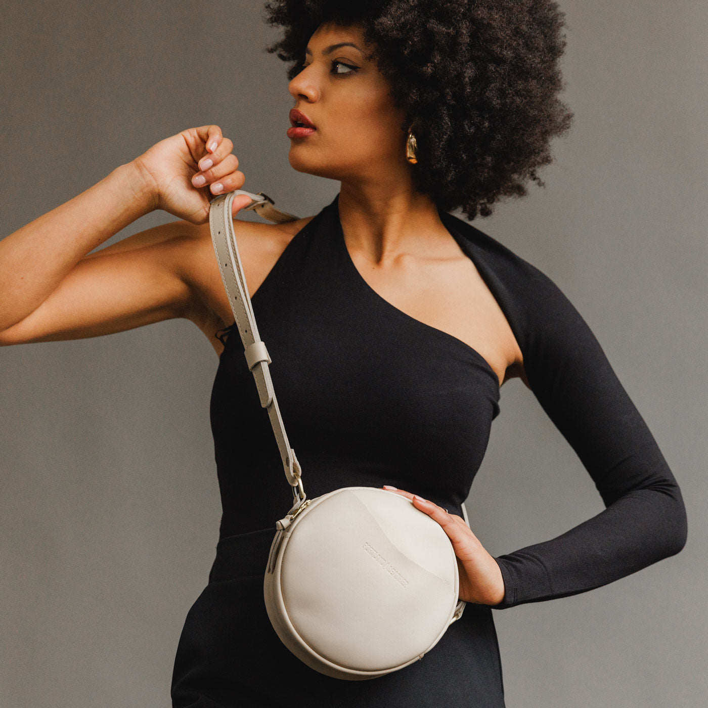 Bone*Small | Circle shaped crossbody bag with top zipper