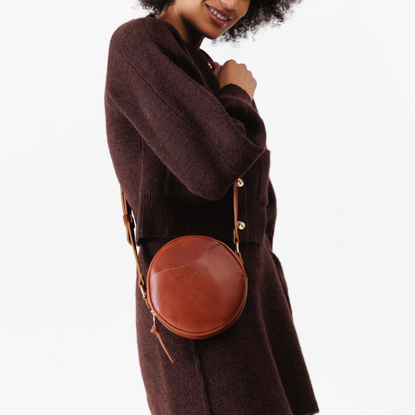 Chestnut Small | Circle shaped crossbody bag with top zipper