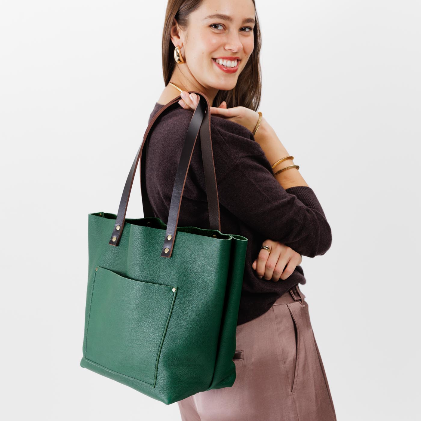 Bacalar*Classic | Model holding large leather tote bag with sturdy bridle handles and front pocket