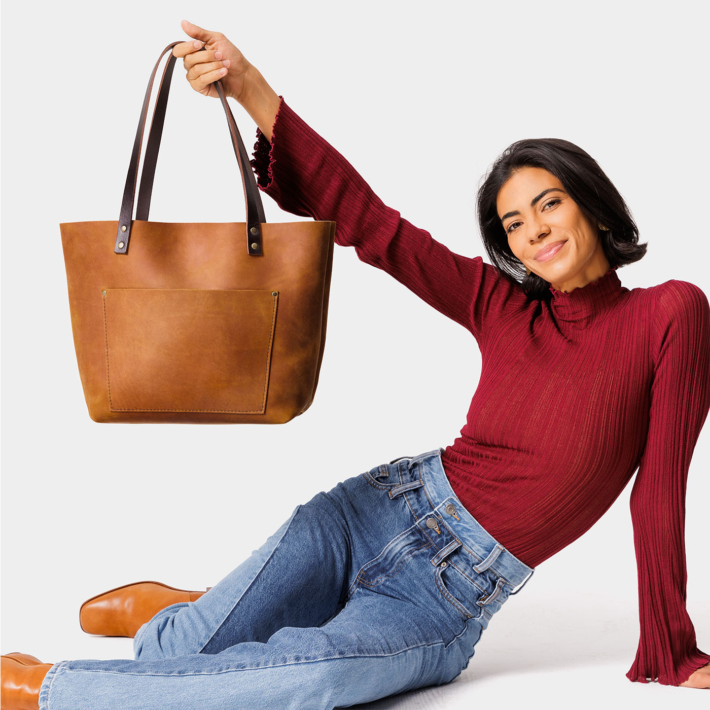 Dakota*Classic | Model holding large leather tote bag with sturdy bridle handles and front pocket