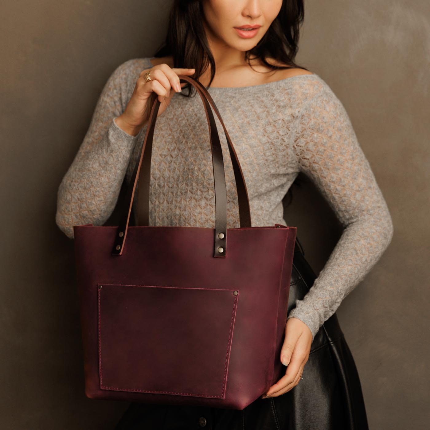 Merlot Classic | Large leather tote bag with sturdy bridle handles and front pocket