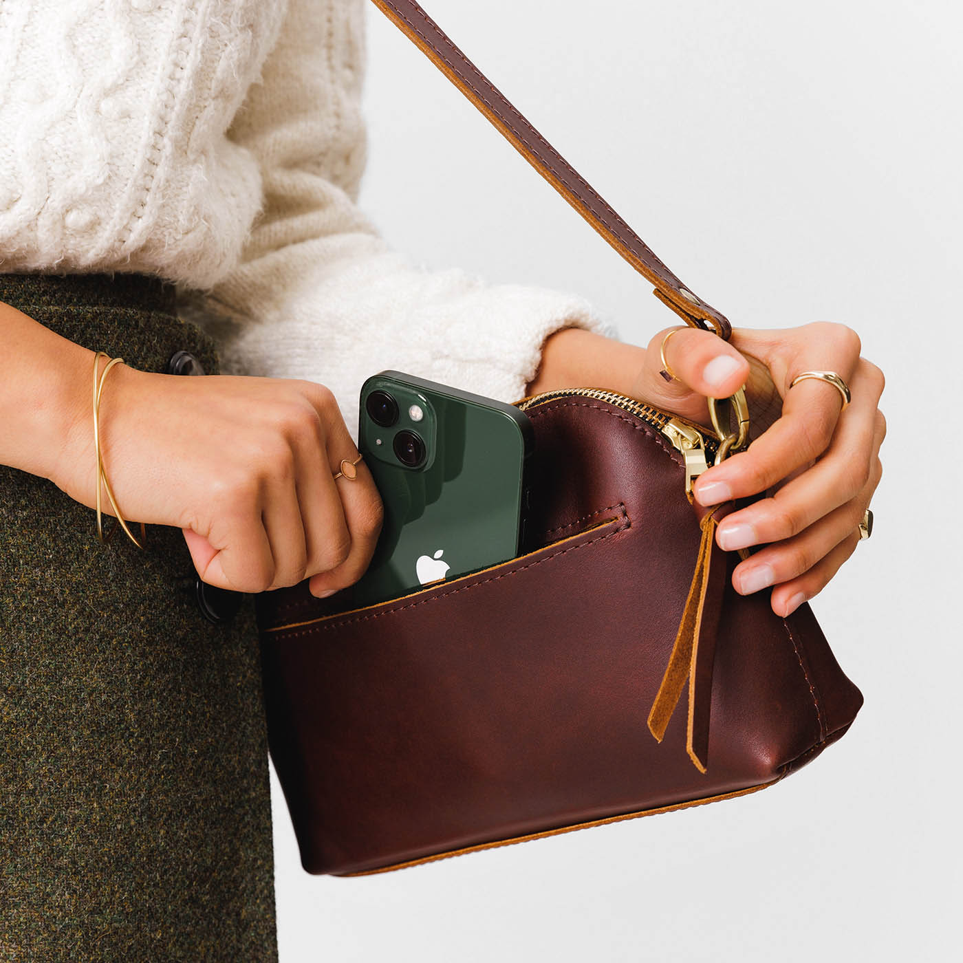 Cognac*Classic | Dome shaped crossbody purse with front and back pockets