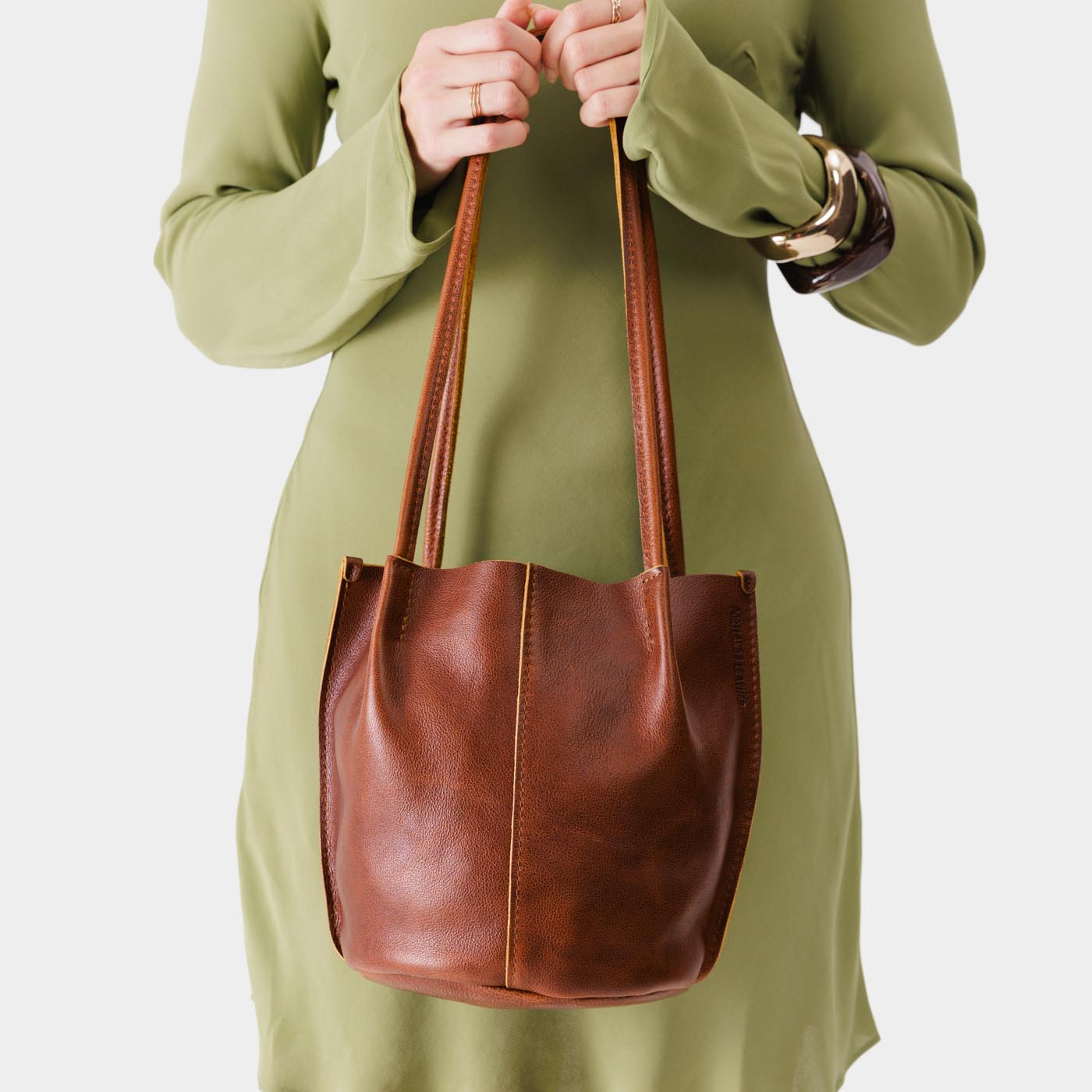 Nutmeg Classic | Petite bucket shaped tote bag with matching leather handles