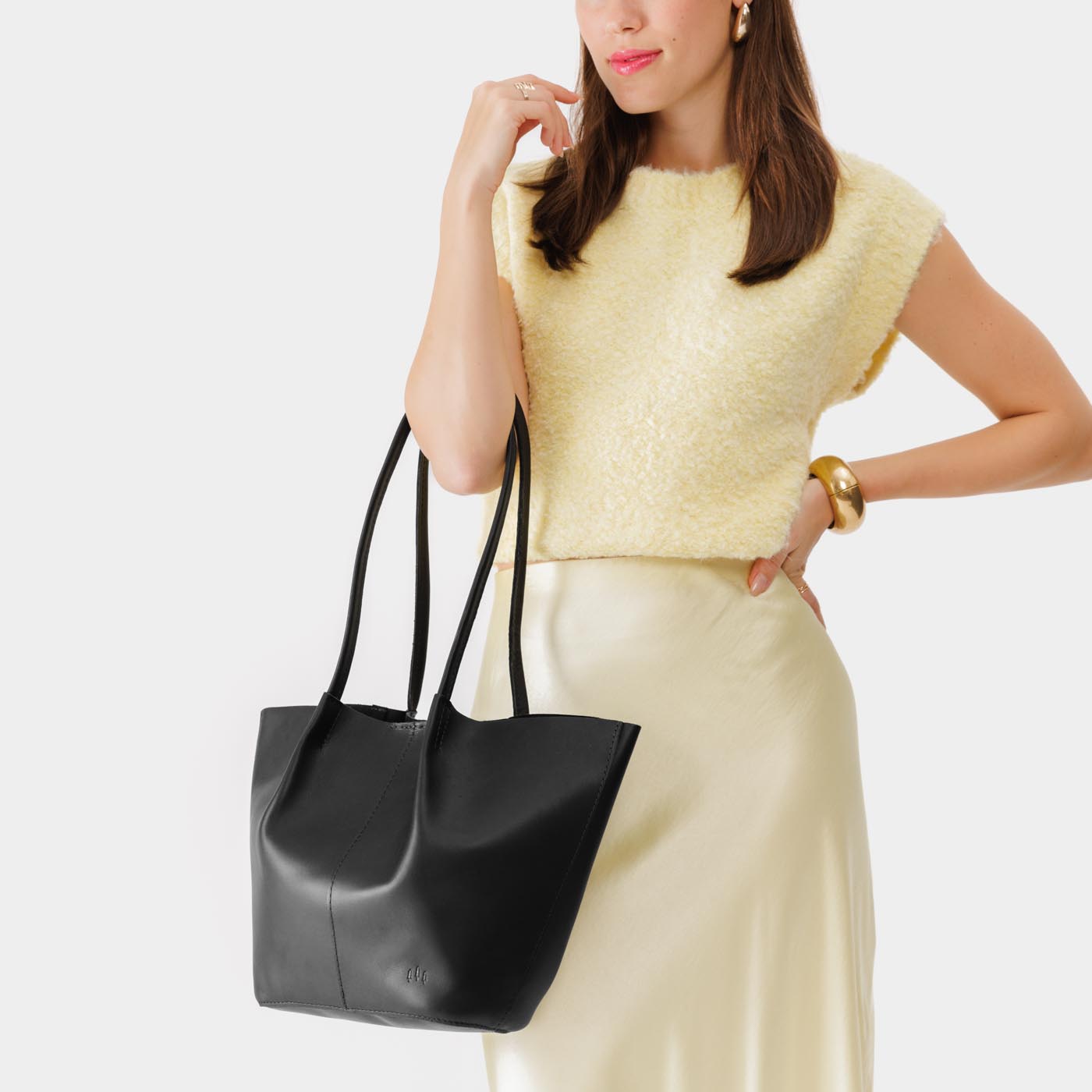 Black*Large | Model holding wide bucket shaped tote bag with matching leather handles