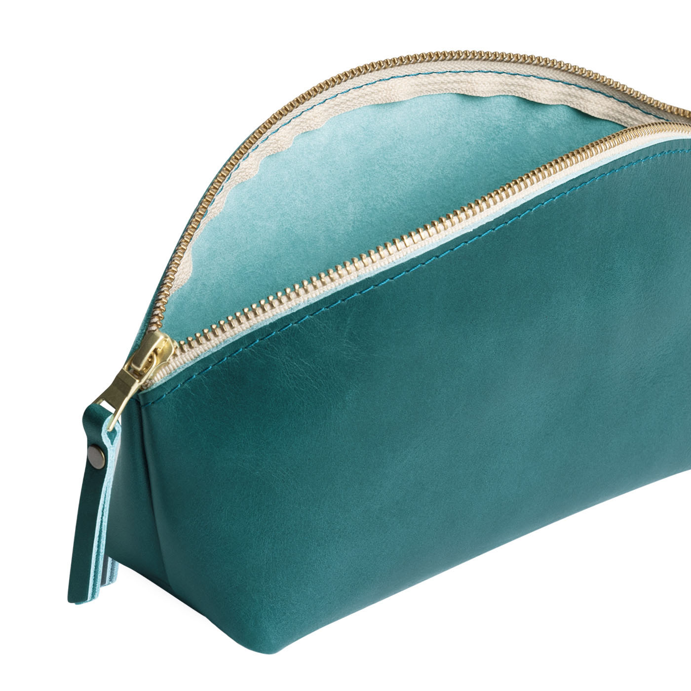 Caribbean | Spacious leather makeup bag with curved seams and top zipper