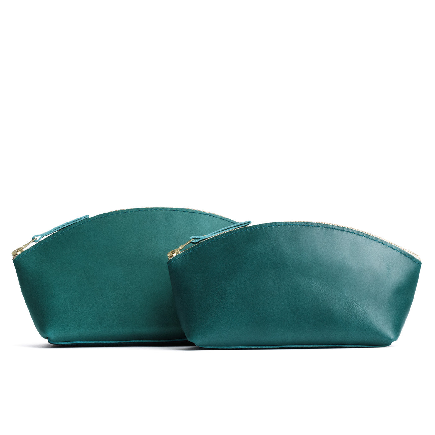 Caribbean | Spacious leather makeup bag with curved seams and top zipper