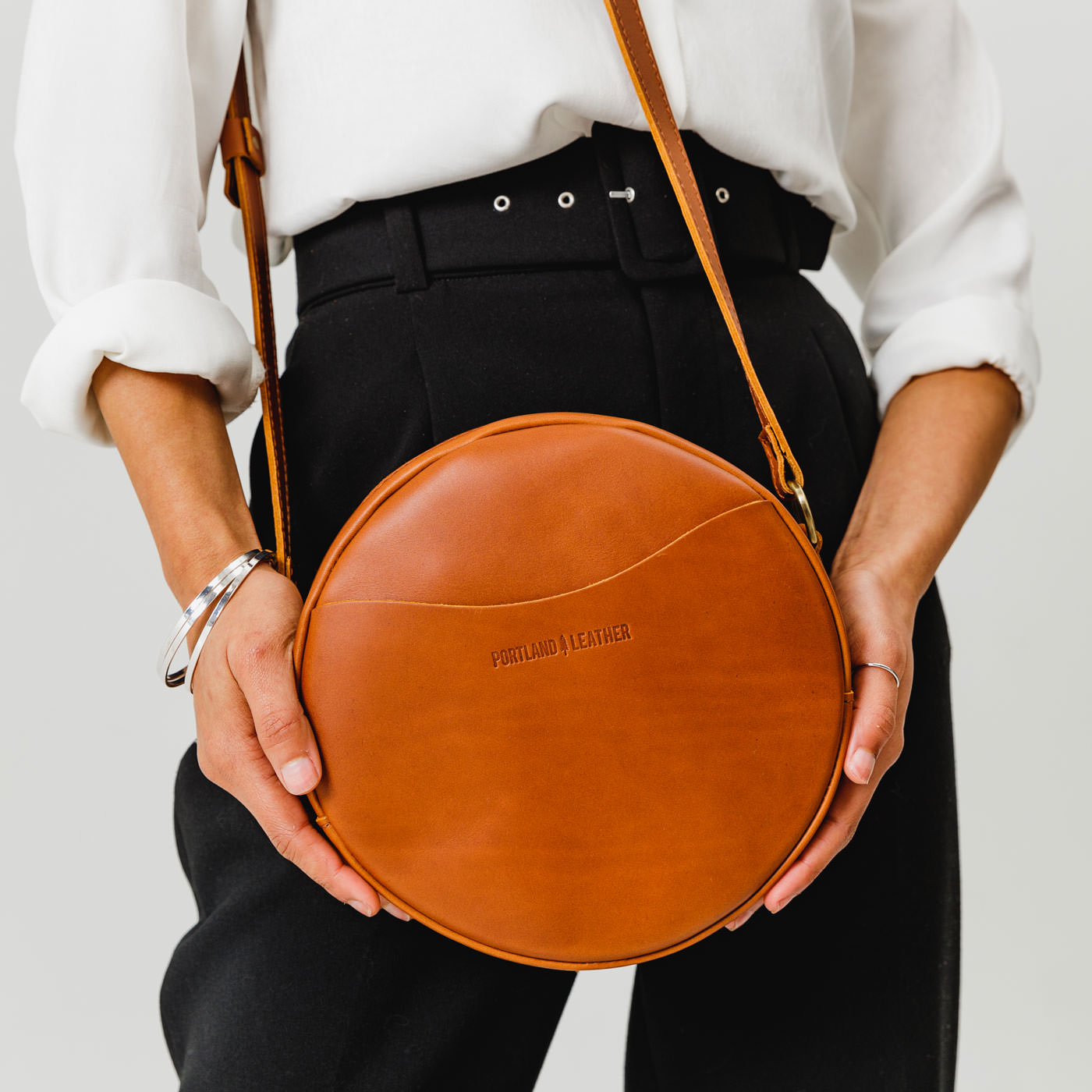 Honey*Large | Circle shaped crossbody bag with top zipper