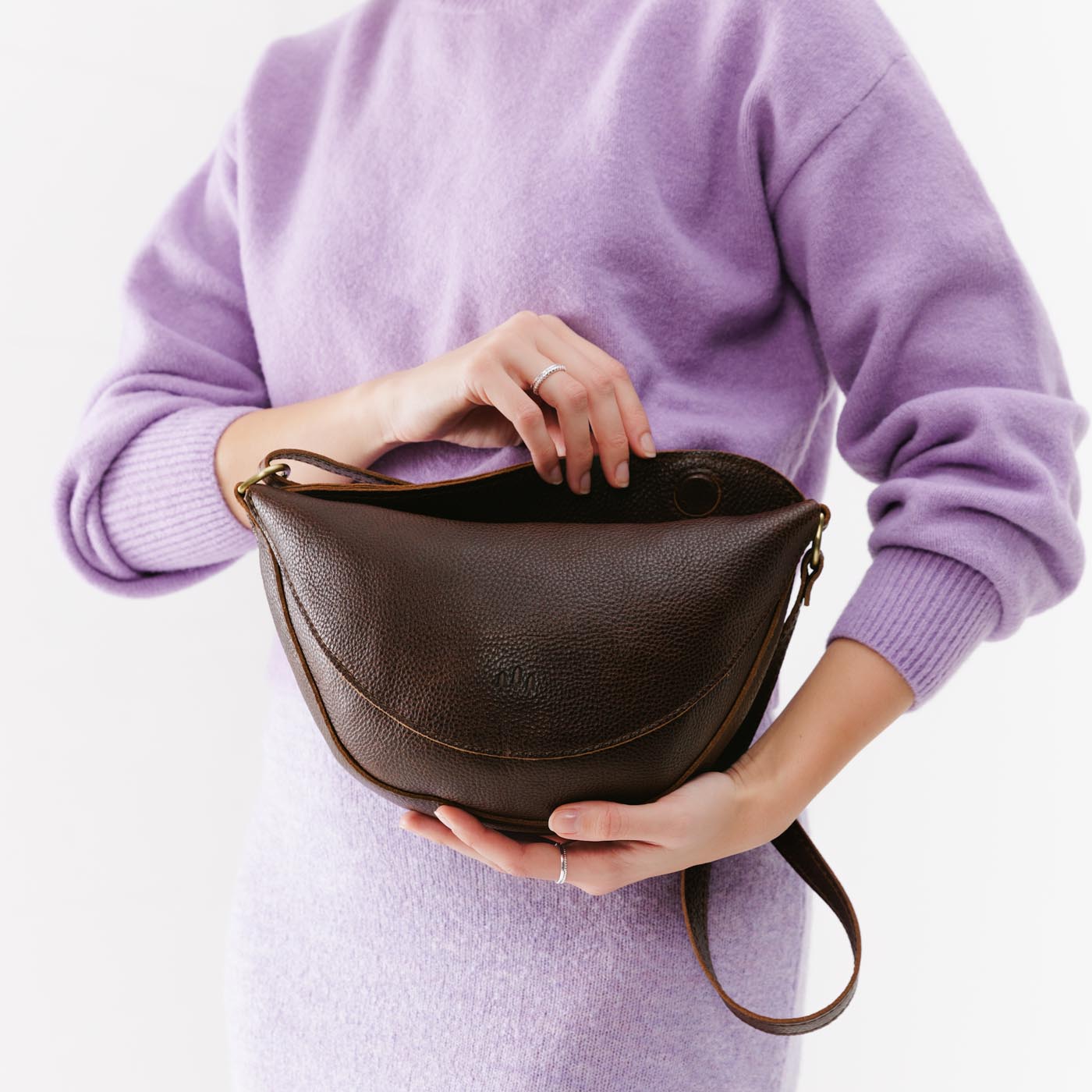 Coldbrew*Medium | Half circle shaped sling bag