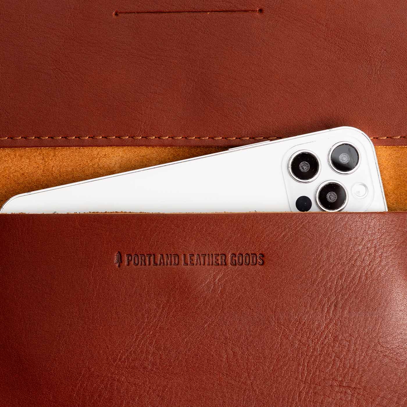 Chestnut | Inside pocket with iphone inside