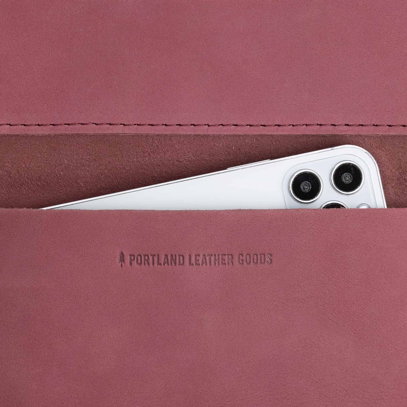 Foxglove | Leather wallet with iphone inside