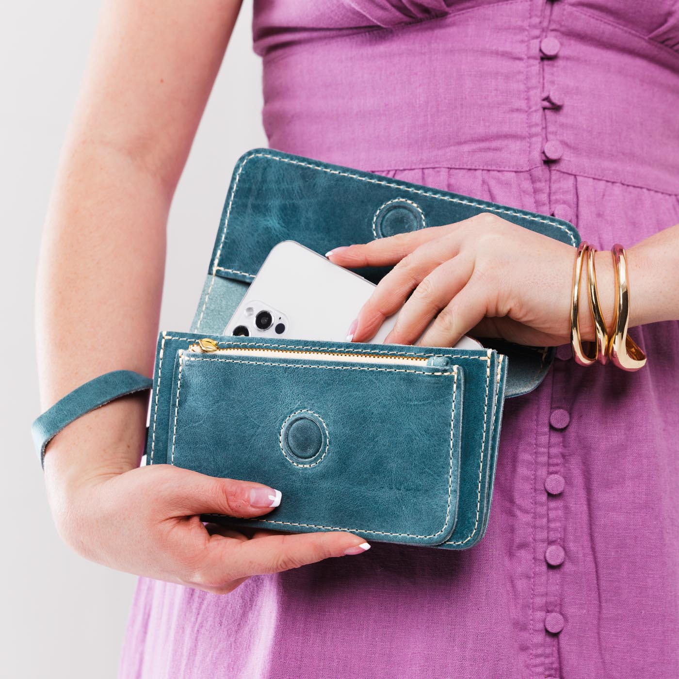 Aqua | Leather wallet clutch with wristlet and magnetic closure