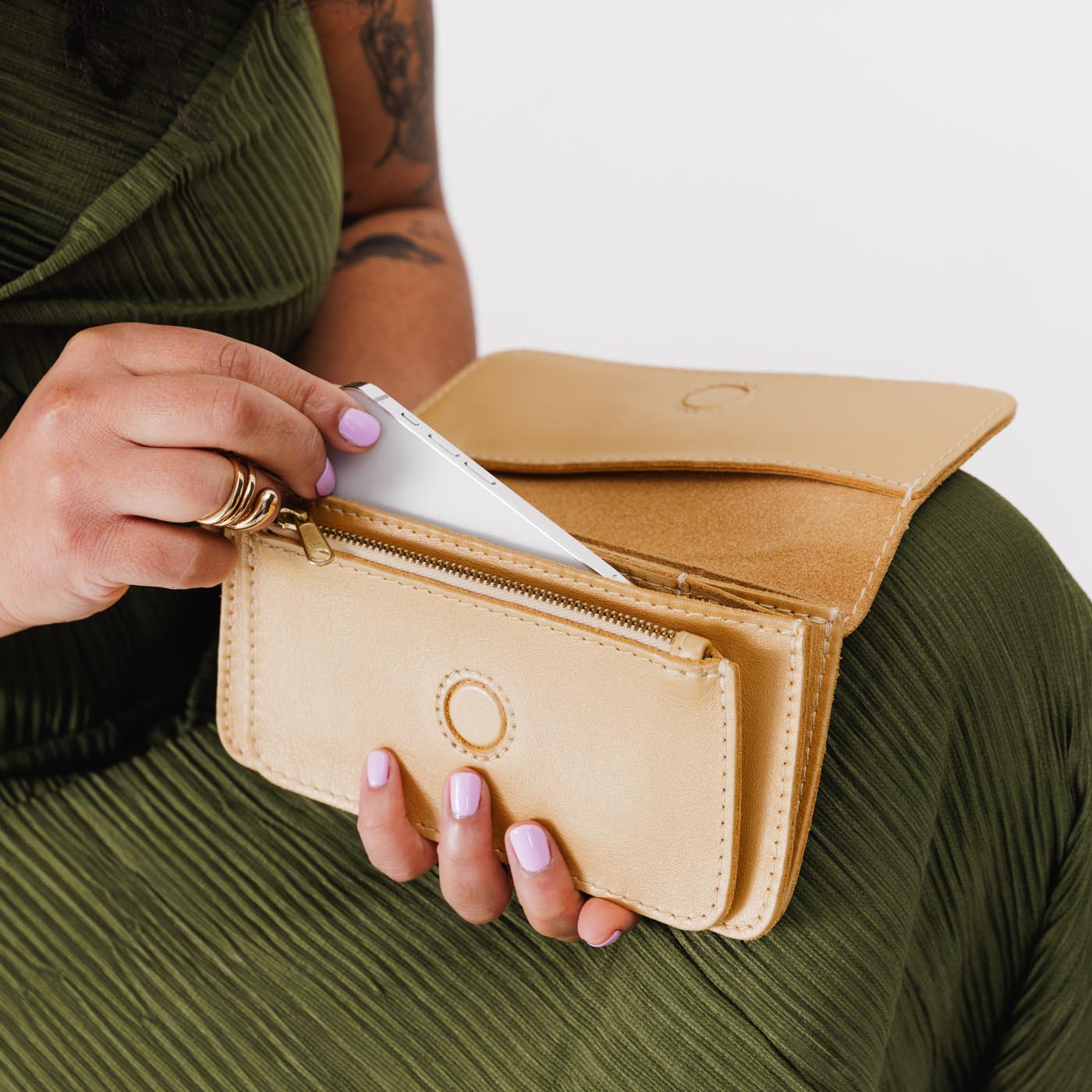 Champagne | Leather wallet clutch with wristlet and magnetic closure