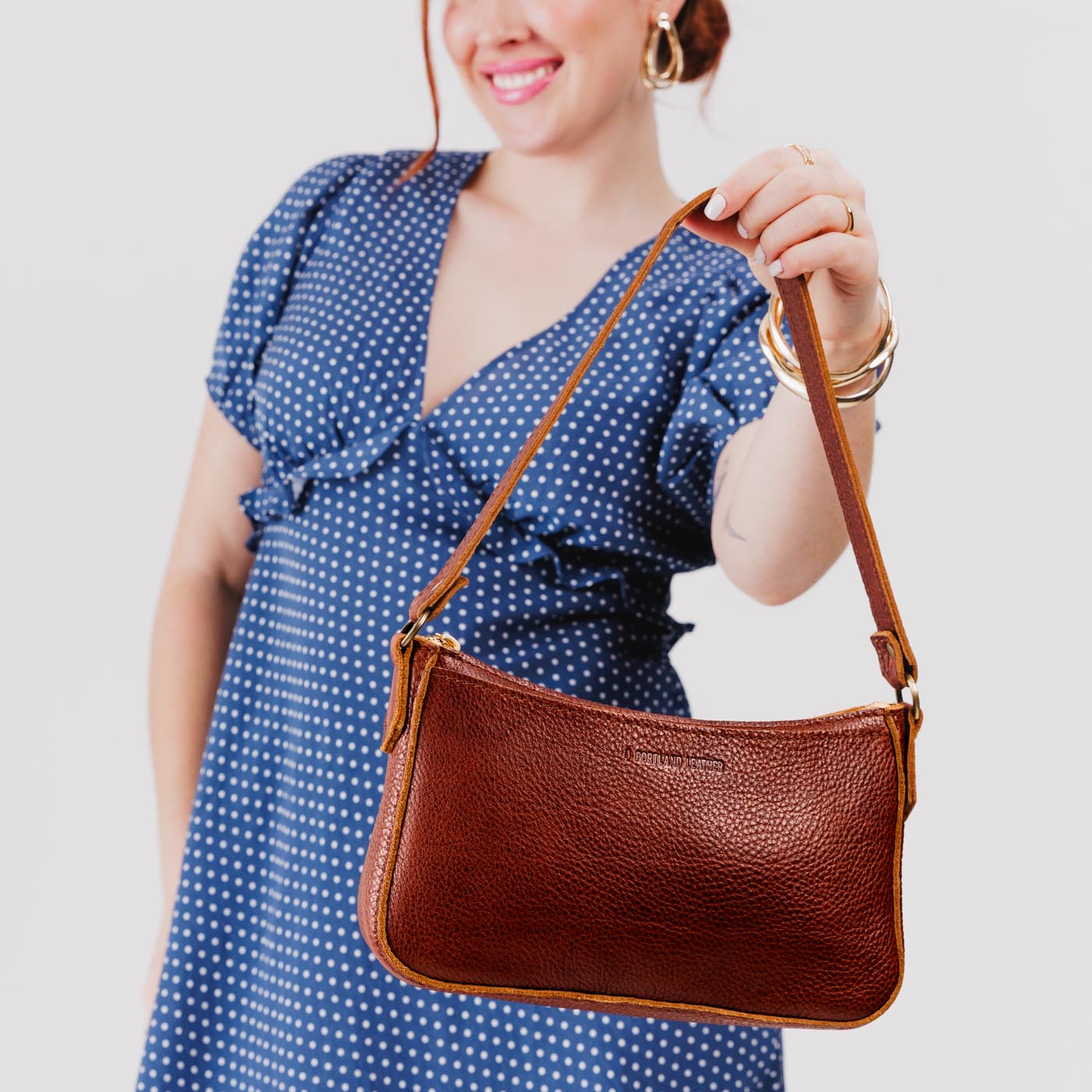  Nutmeg | Petite bean shaped shoulder bag with a zipper closure