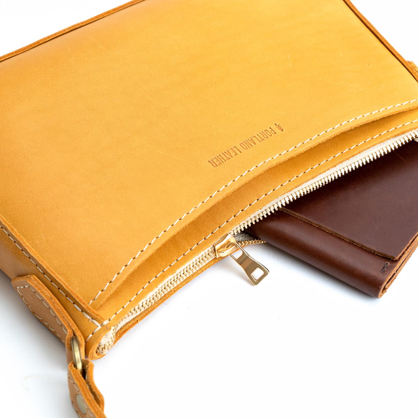  Sunflower | Petite bean shaped shoulder bag with a zipper closure