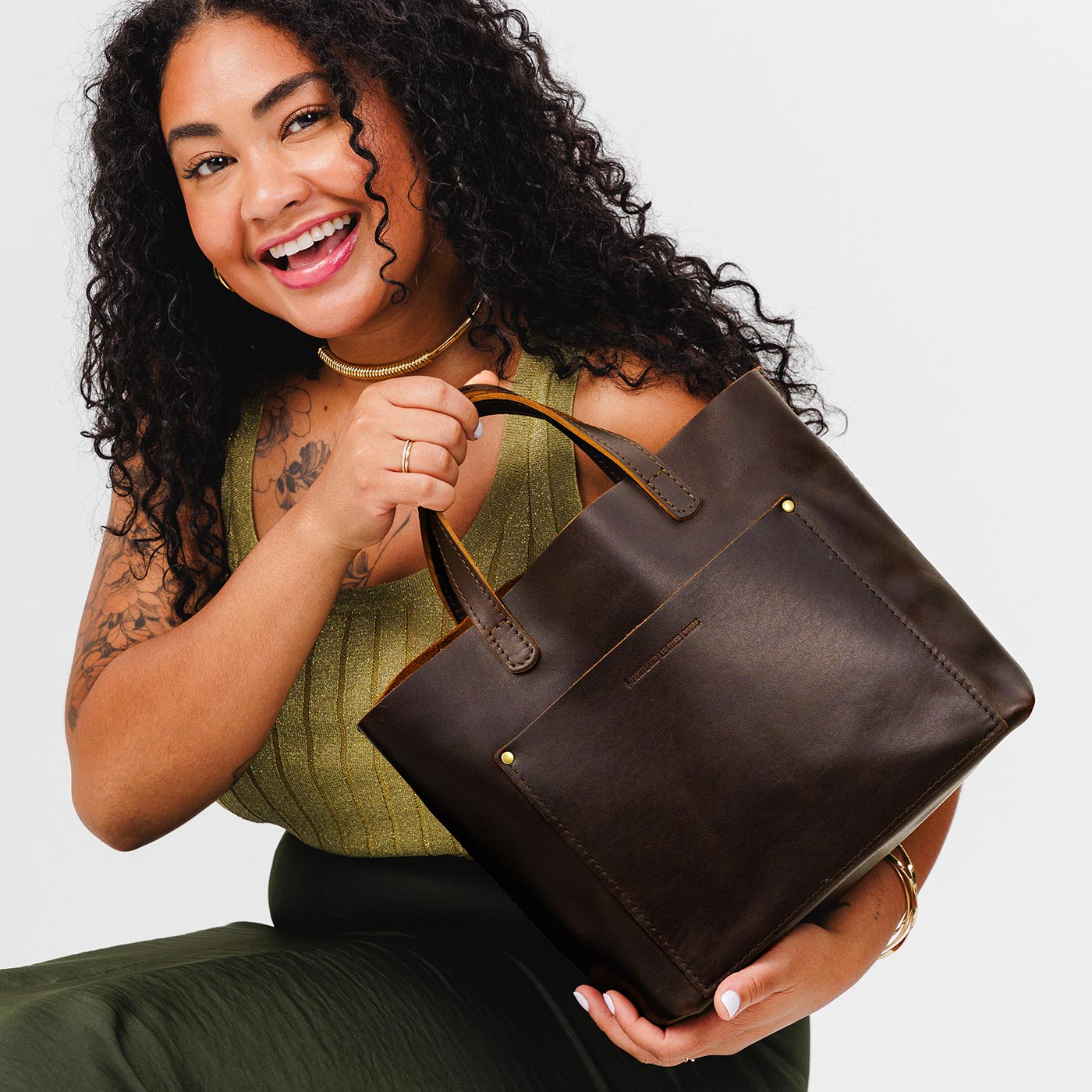 Grizzly*Classic | Midsize crossbody tote with handles and a pocket