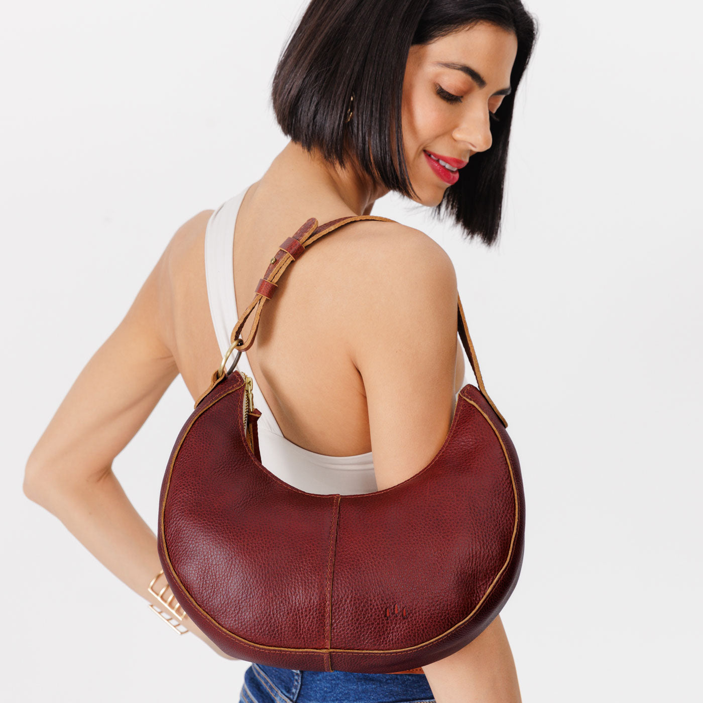 Cinnamon Bear*Classic | Crescent shaped shoulder bag with zipper closure and adjustable strap