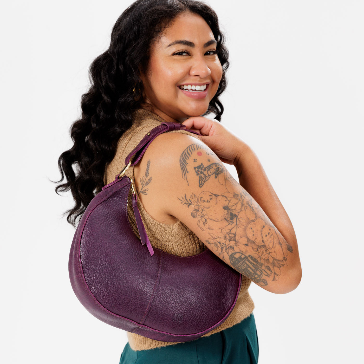 Plum Classic | Crescent shaped shoulder bag with zipper closure and adjustable strap