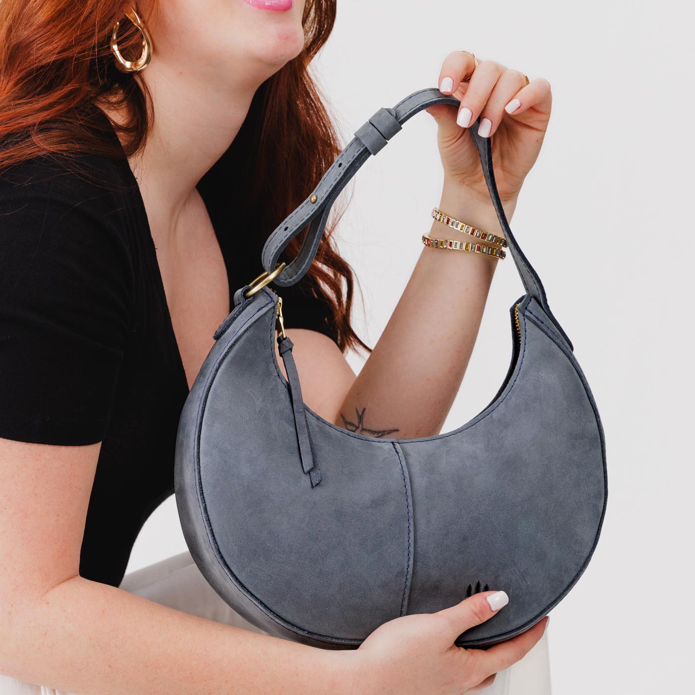 Storm Classic | Crescent shaped shoulder bag with zipper closure and adjustable strap