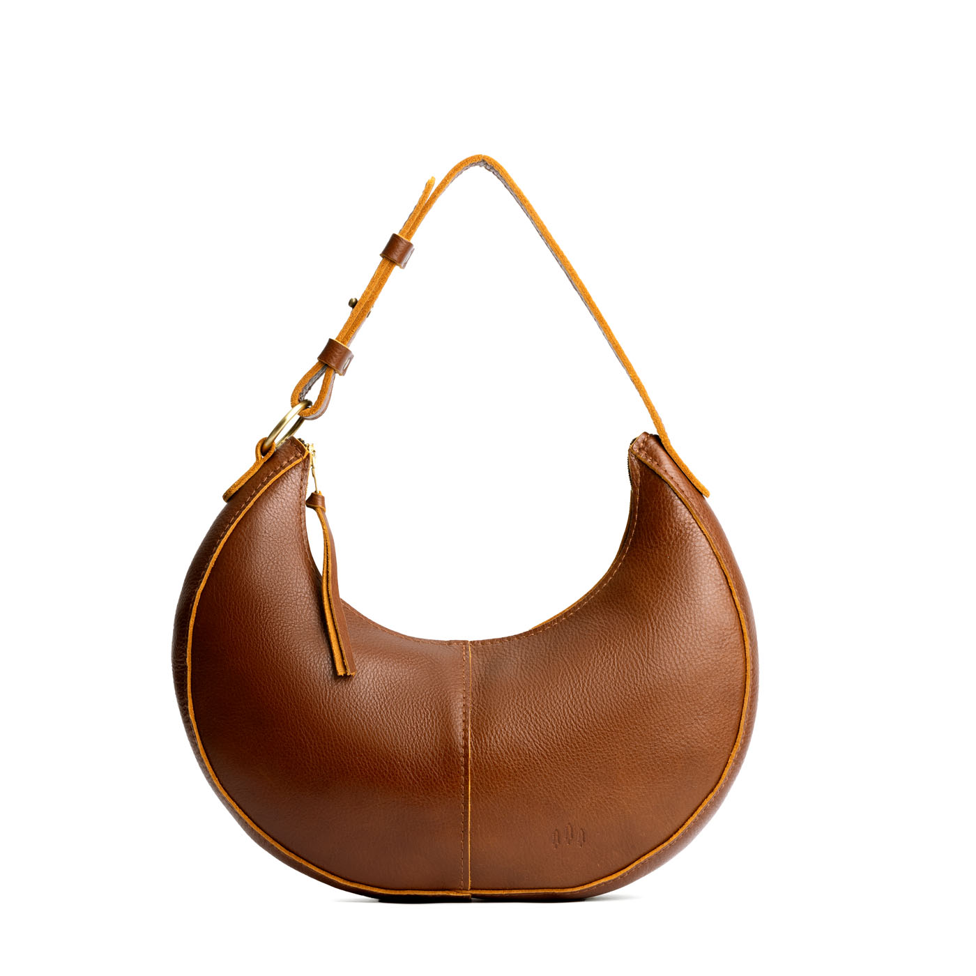 Nuez Classic | Crescent shaped shoulder bag with zipper closure and adjustable strap