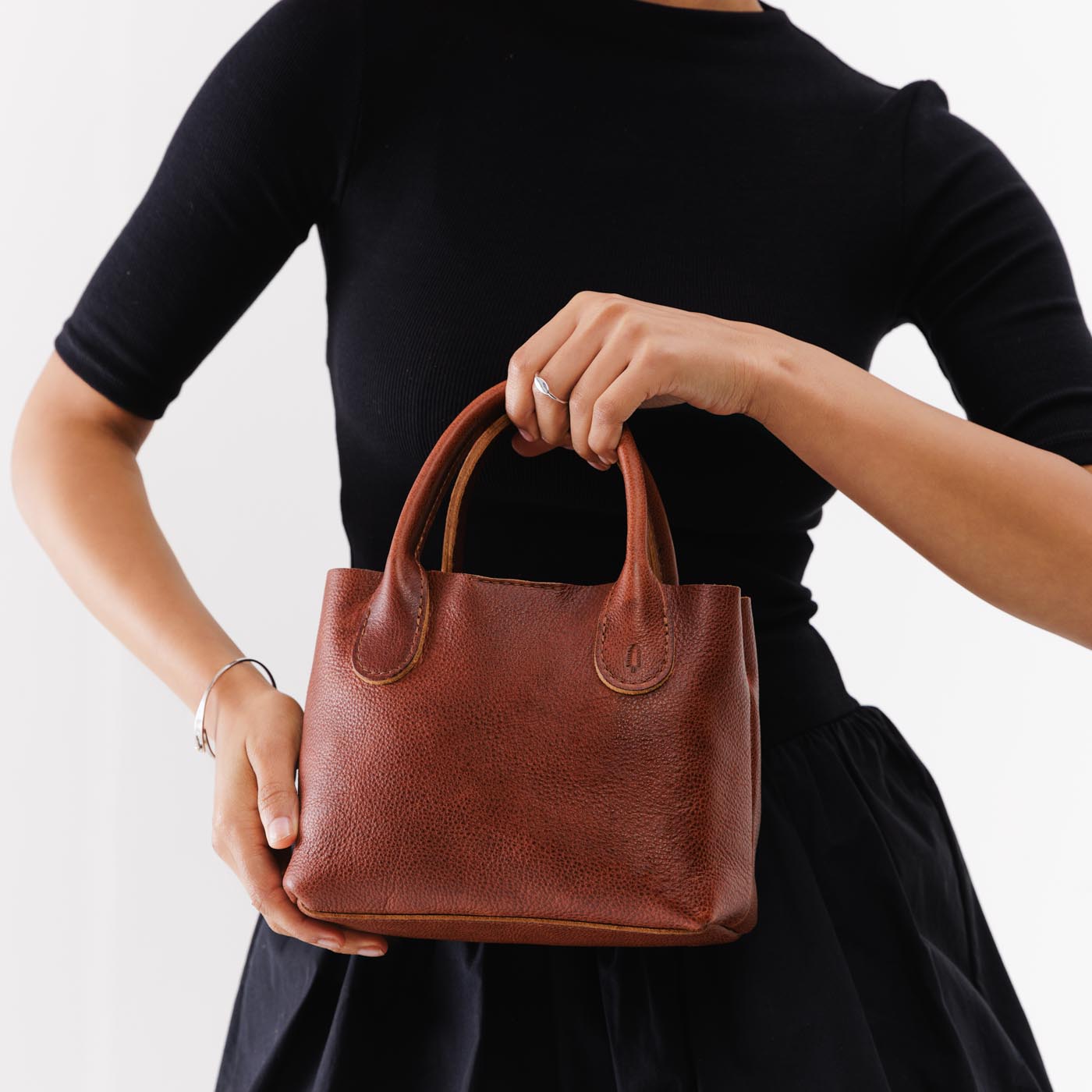 Nutmeg Small | Petite tote purse with structured leather handles and crossbody strap