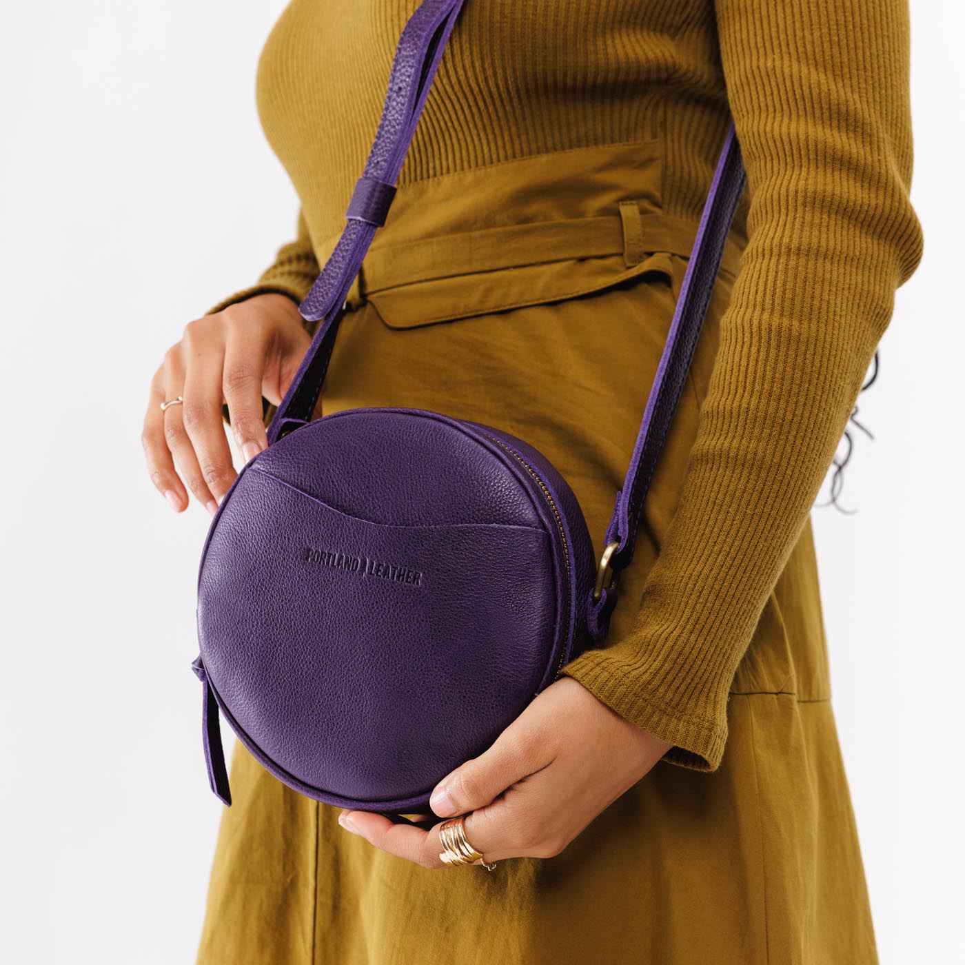 Empire*Small | Circle shaped crossbody with exterior pocket and top zipper