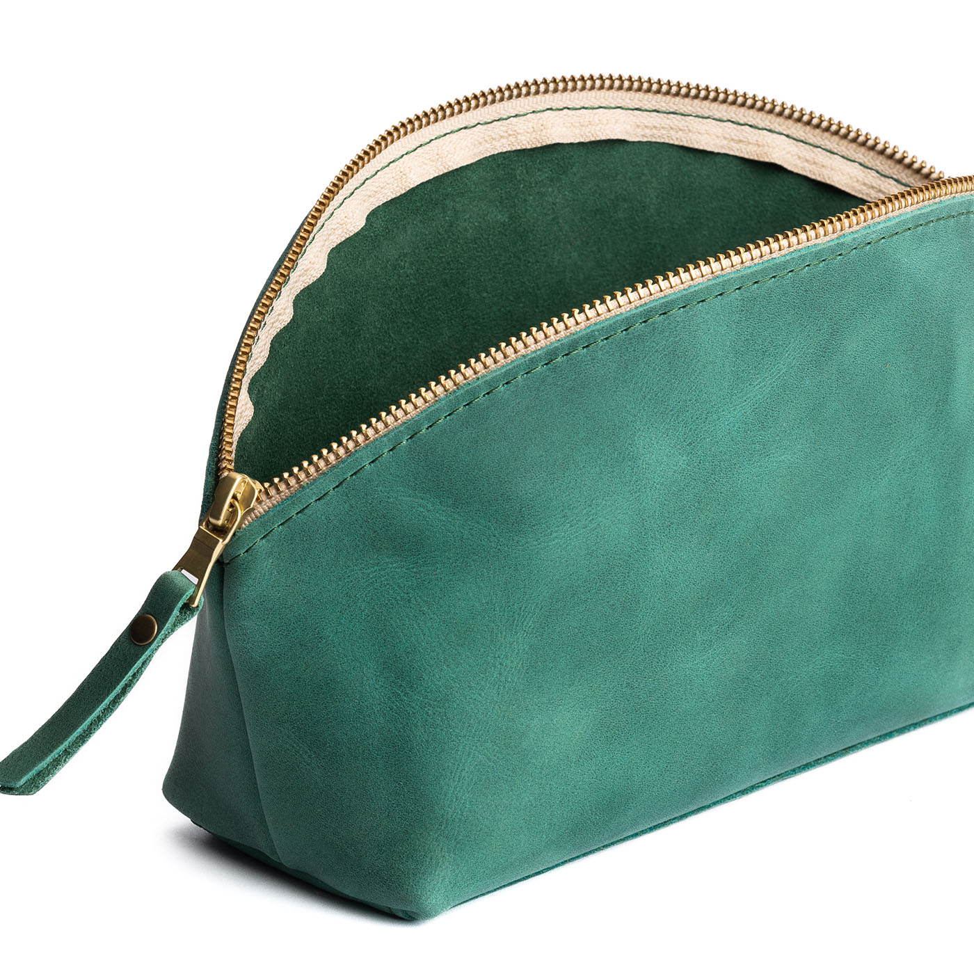 Surf | Spacious leather makeup bag with curved seams and top zipper