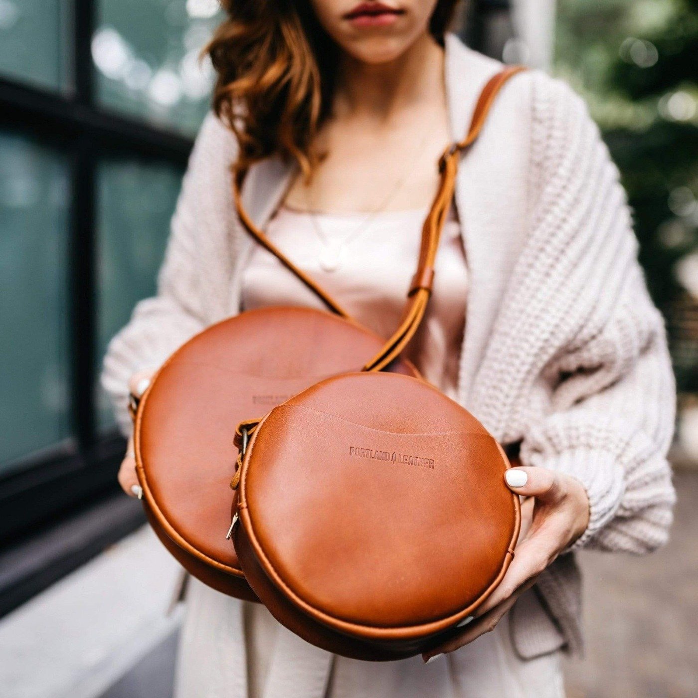  Honey Small | Circle shaped crossbody bag with top zipper