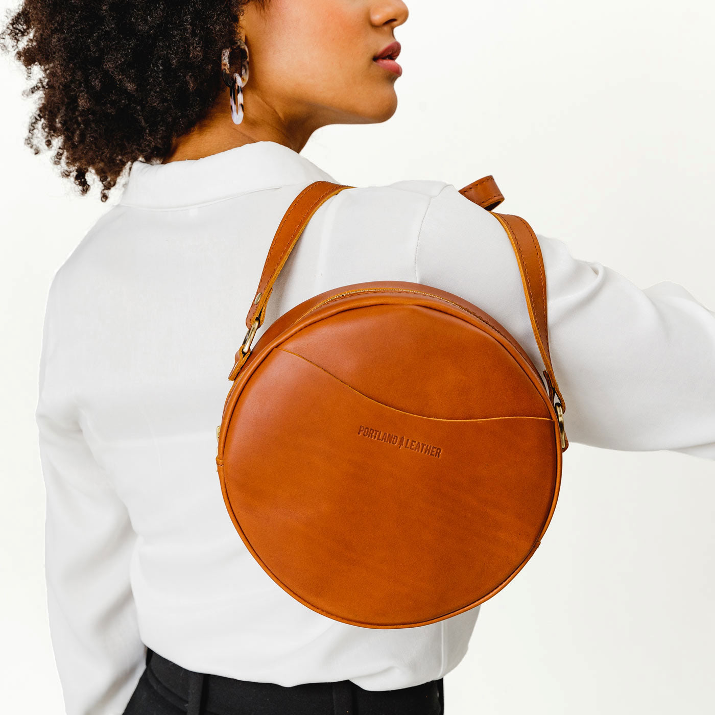 Honey*Large | Circle shaped crossbody bag with top zipper