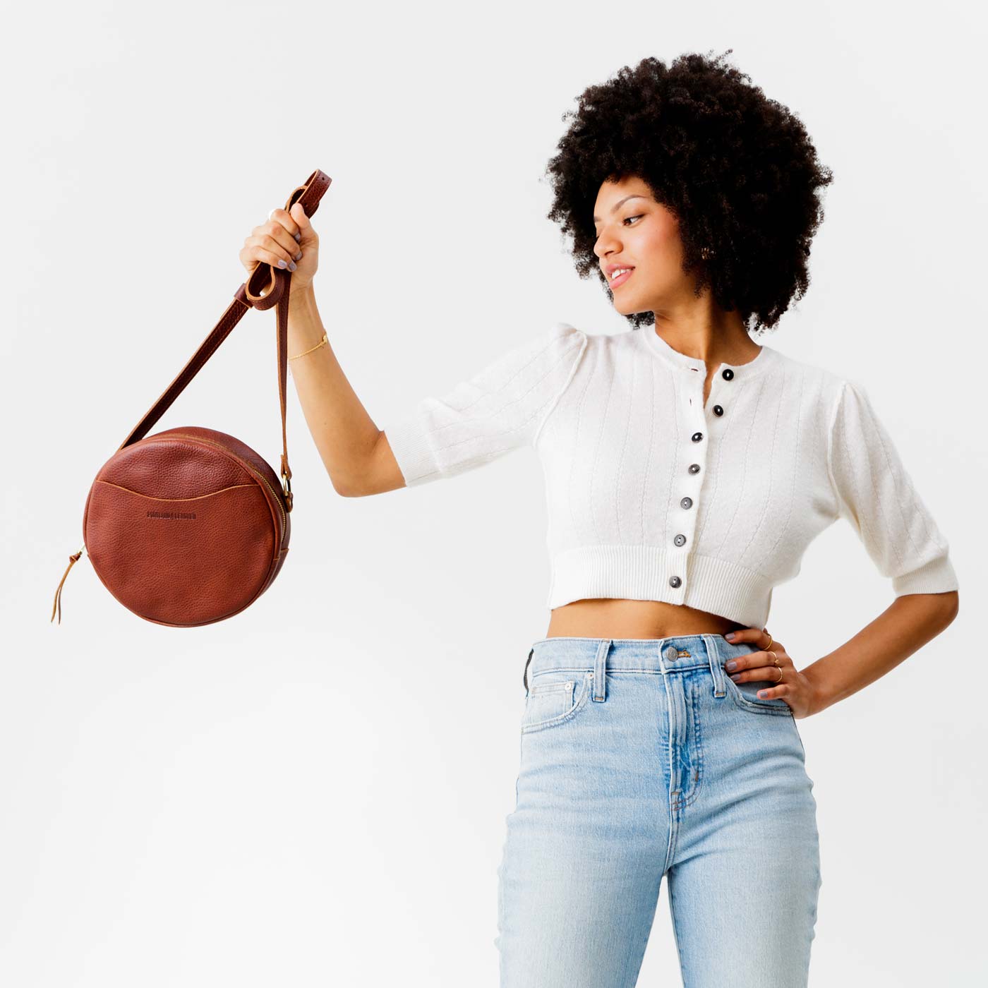 Nutmeg*Large | Circle shaped crossbody bag with top zipper