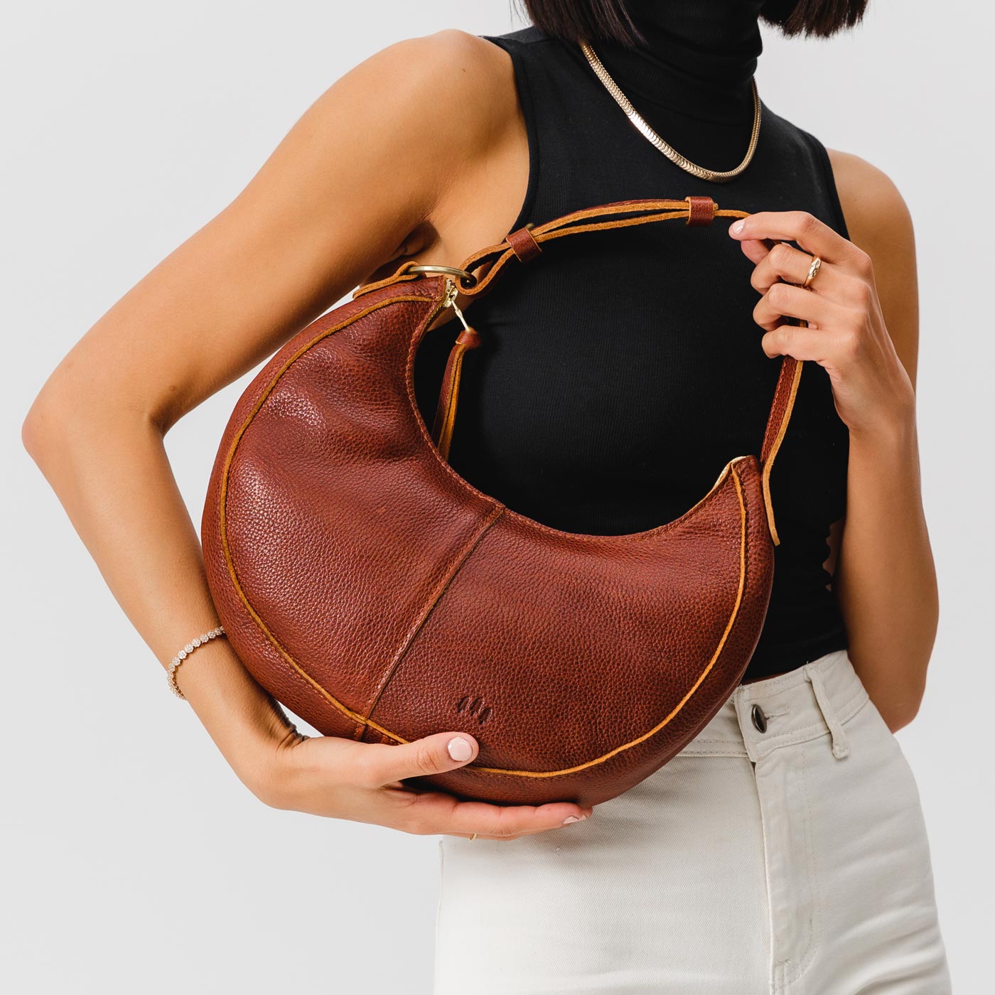 Nutmeg*Classic | Crescent shaped shoulder bag with zipper closure and adjustable strap