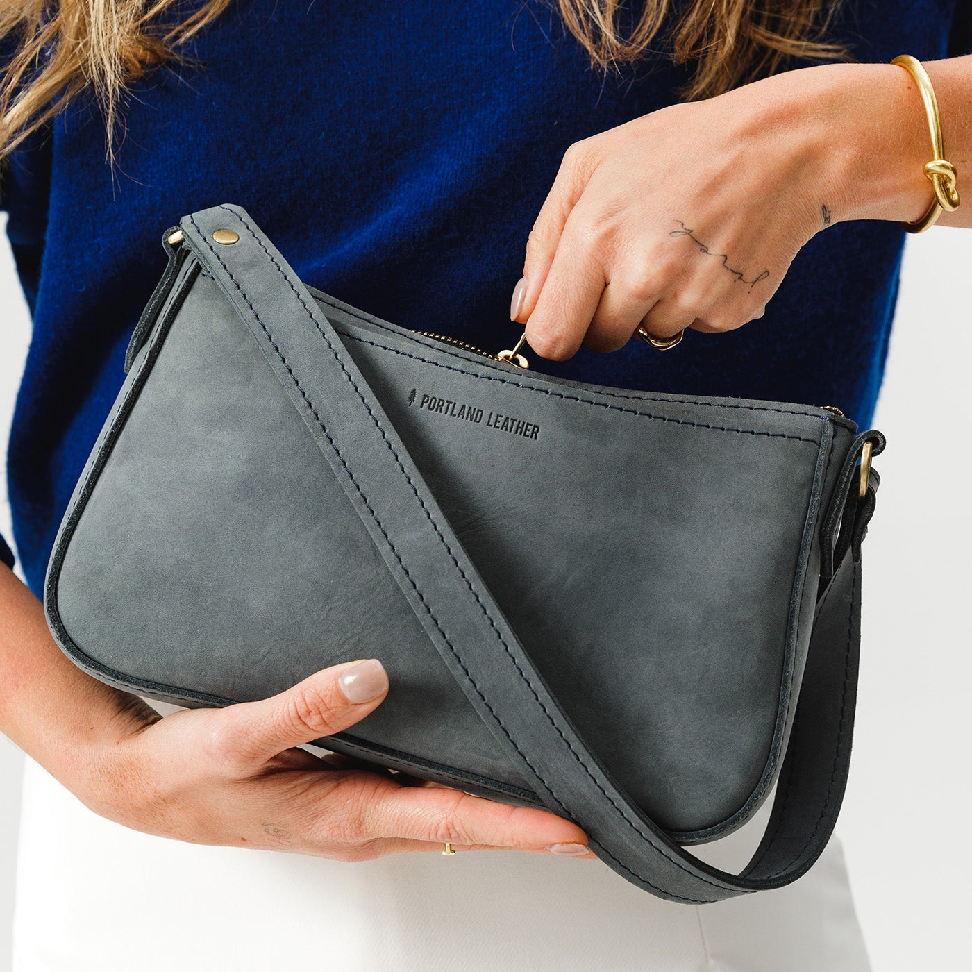  Storm | Petite bean shaped shoulder bag with a zipper closure